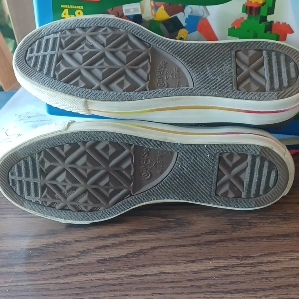 Converse Black and Pink SZ 6, multicolor tongues